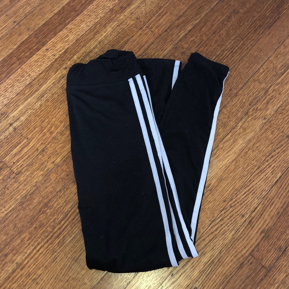 black leggings with white stripe